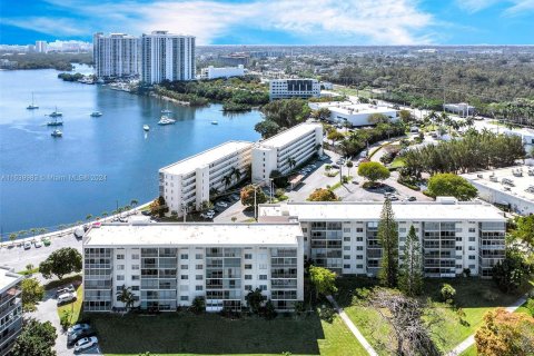 Copropriété à vendre à Aventura, Floride: 1 chambre, 72.19 m2 № 1329607 - photo 24