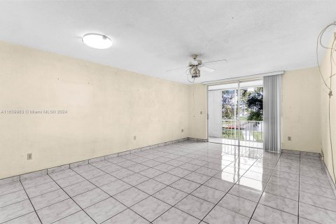 Copropriété à vendre à Aventura, Floride: 1 chambre, 72.19 m2 № 1329607 - photo 15