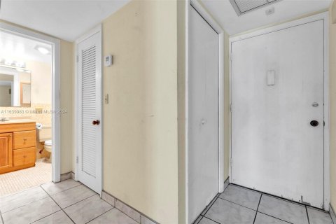 Copropriété à vendre à Aventura, Floride: 1 chambre, 72.19 m2 № 1329607 - photo 18