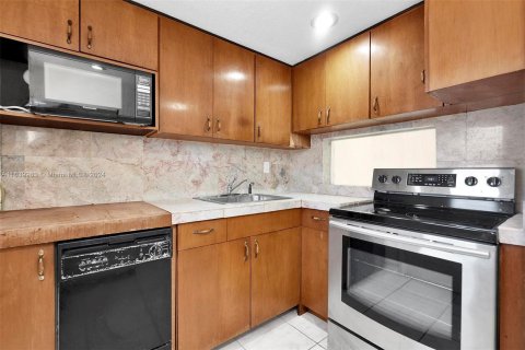 Condo in Aventura, Florida, 1 bedroom  № 1329607 - photo 8