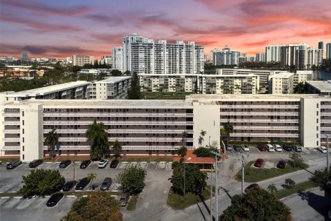 Condo in Aventura, Florida, 1 bedroom  № 1329607 - photo 25