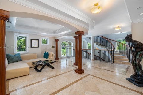 Casa en venta en Miami Beach, Florida, 7 dormitorios, 620.31 m2 № 1329608 - foto 10