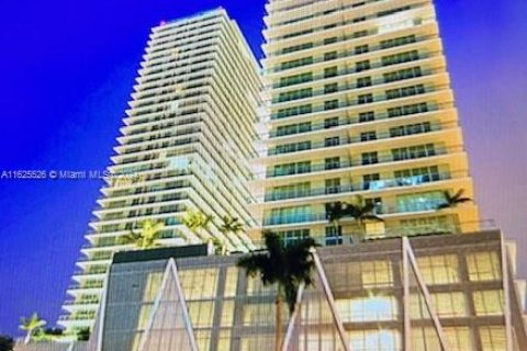 Condo in Miami, Florida, 2 bedrooms  № 1272157 - photo 1