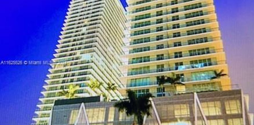 Condominio en Miami, Florida, 2 dormitorios  № 1272157