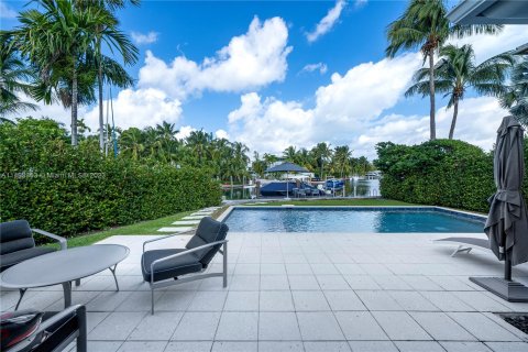 Casa en venta en Surfside, Florida, 3 dormitorios, 231.51 m2 № 862529 - foto 1