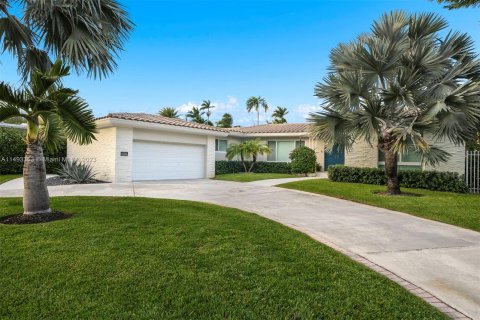 Casa en venta en Surfside, Florida, 3 dormitorios, 231.51 m2 № 862529 - foto 2