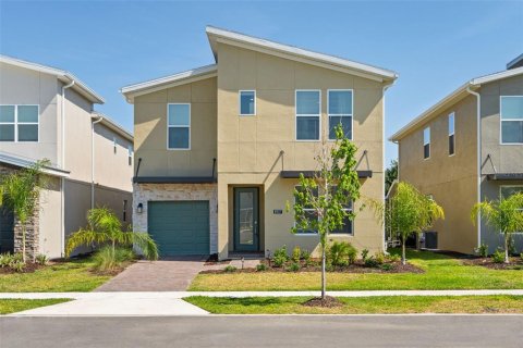 House in Davenport, Florida 6 bedrooms, 305.74 sq.m. № 1302010 - photo 1