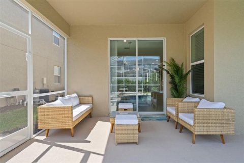 Casa en venta en Davenport, Florida, 6 dormitorios, 305.74 m2 № 1302010 - foto 8