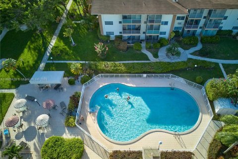 Condo in North Miami Beach, Florida, 2 bedrooms  № 1386045 - photo 27