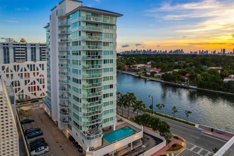 Condo in Miami Beach, Florida, 2 bedrooms  № 1381924 - photo 30