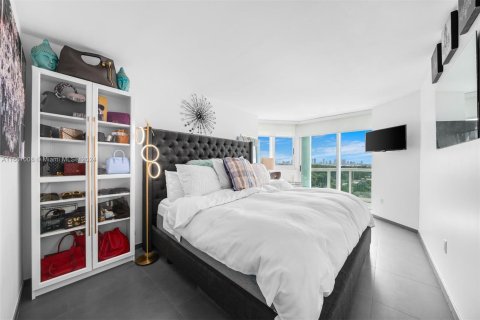 Condo in Miami Beach, Florida, 2 bedrooms  № 1381924 - photo 9