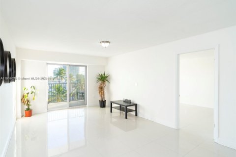 Condominio en venta en Miami Beach, Florida, 1 dormitorio, 73.58 m2 № 1381719 - foto 10