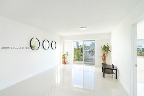 Condominio en venta en Miami Beach, Florida, 1 dormitorio, 73.58 m2 № 1381719 - foto 9