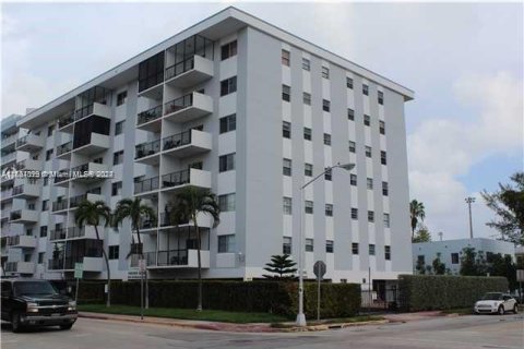 Condominio en venta en Miami Beach, Florida, 1 dormitorio, 73.58 m2 № 1381719 - foto 1