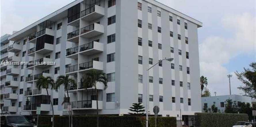 Condominio en Miami Beach, Florida, 1 dormitorio  № 1381719