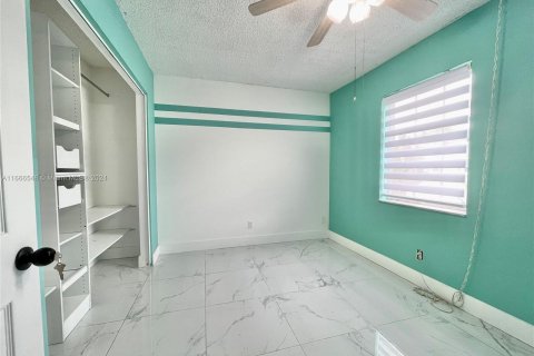 House in Fort Lauderdale, Florida 2 bedrooms, 102.19 sq.m. № 1381811 - photo 3