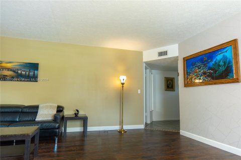 Copropriété à vendre à Tamarac, Floride: 2 chambres, 100.15 m2 № 1381720 - photo 14