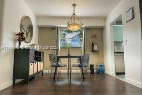 Condominio en venta en Tamarac, Florida, 2 dormitorios, 100.15 m2 № 1381720 - foto 3