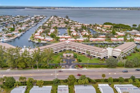 Copropriété à louer à Bradenton, Floride: 2 chambres, 128.95 m2 № 1386505 - photo 1