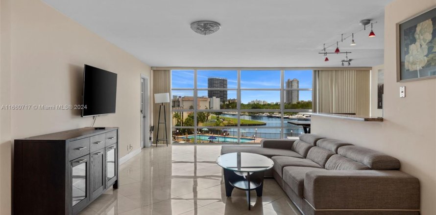 Condominio en Hallandale Beach, Florida, 2 dormitorios  № 1377337