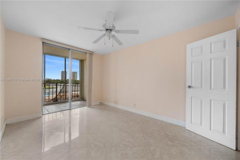 Condominio en alquiler en Hallandale Beach, Florida, 2 dormitorios, 112.41 m2 № 1377337 - foto 8