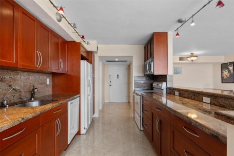 Condominio en alquiler en Hallandale Beach, Florida, 2 dormitorios, 112.41 m2 № 1377337 - foto 6