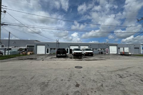 Propiedad comercial en venta en Miramar, Florida № 1377388 - foto 2