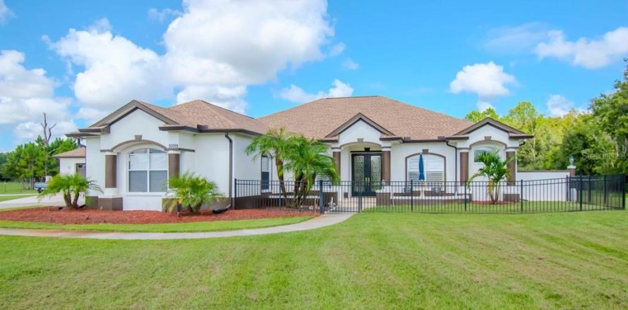 Casa en Land O' Lakes, Florida 4 dormitorios, 302.49 m2 № 1381192