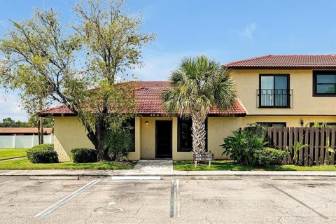 Adosado en venta en Kissimmee, Florida, 2 dormitorios, 96.43 m2 № 1326388 - foto 1