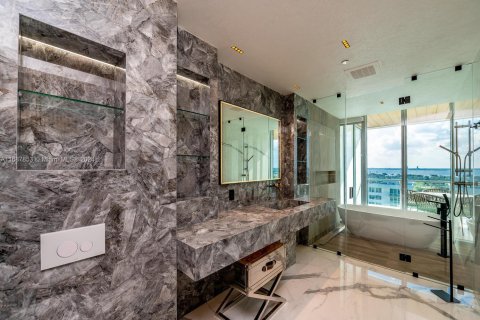 Condo in Miami Beach, Florida, 4 bedrooms  № 1431266 - photo 16