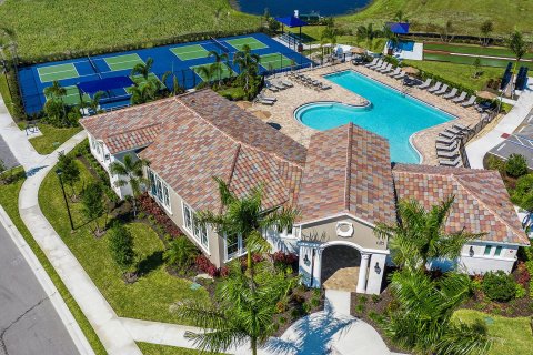 Townhouse in TOLL BROTHERS AT VENICE WOODLANDS in Venice, Florida 3 bedrooms, 278 sq.m. № 183352 - photo 12