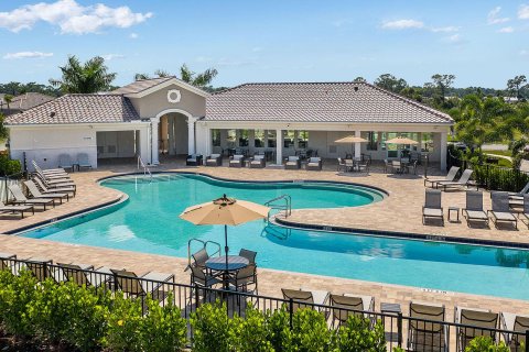 Townhouse in TOLL BROTHERS AT VENICE WOODLANDS in Venice, Florida 3 bedrooms, 278 sq.m. № 183352 - photo 11