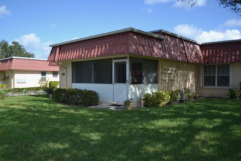 House in Lake Worth, Florida 2 bedrooms, 101.08 sq.m. № 182432 - photo 13