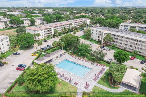 Condominio en venta en Coconut Creek, Florida, 2 dormitorios, 113.81 m2 № 996181 - foto 1