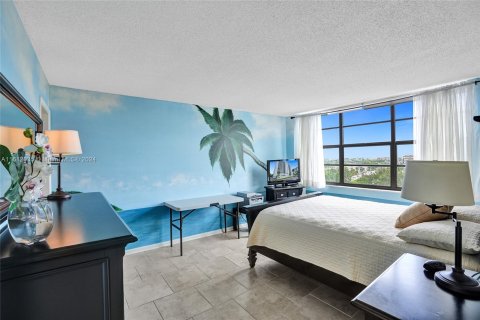 Condo in Pompano Beach, Florida, 2 bedrooms  № 1233978 - photo 25