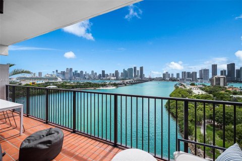 Copropriété à vendre à Miami, Floride: 1 chambre, 95.69 m2 № 1234000 - photo 1