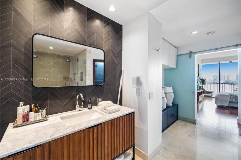 Condo in Miami, Florida, 1 bedroom  № 1234000 - photo 27