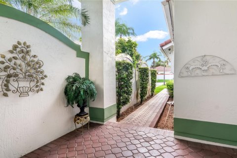 Casa en venta en Pembroke Pines, Florida, 4 dormitorios, 221.66 m2 № 1332102 - foto 5