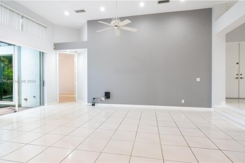 Casa en venta en Pembroke Pines, Florida, 4 dormitorios, 221.66 m2 № 1332102 - foto 8