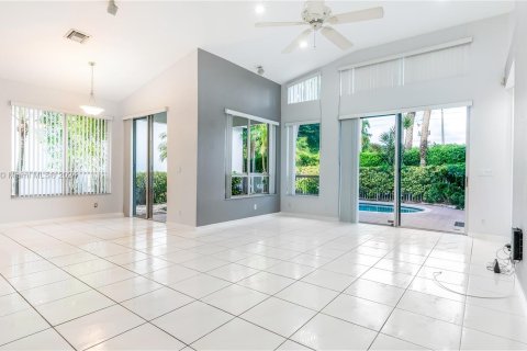 House in Pembroke Pines, Florida 4 bedrooms, 221.66 sq.m. № 1332102 - photo 7