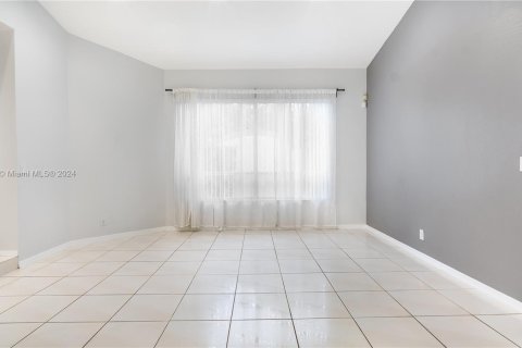 Casa en venta en Pembroke Pines, Florida, 4 dormitorios, 221.66 m2 № 1332102 - foto 19