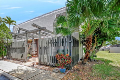 Touwnhouse à vendre à Pembroke Pines, Floride: 3 chambres, 140.38 m2 № 1140949 - photo 2