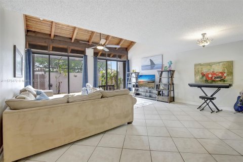 Touwnhouse à vendre à Pembroke Pines, Floride: 3 chambres, 140.38 m2 № 1140949 - photo 10