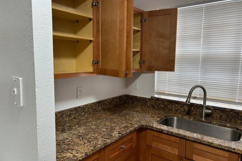 Condo in Maitland, Florida, 2 bedrooms  № 1376533 - photo 14