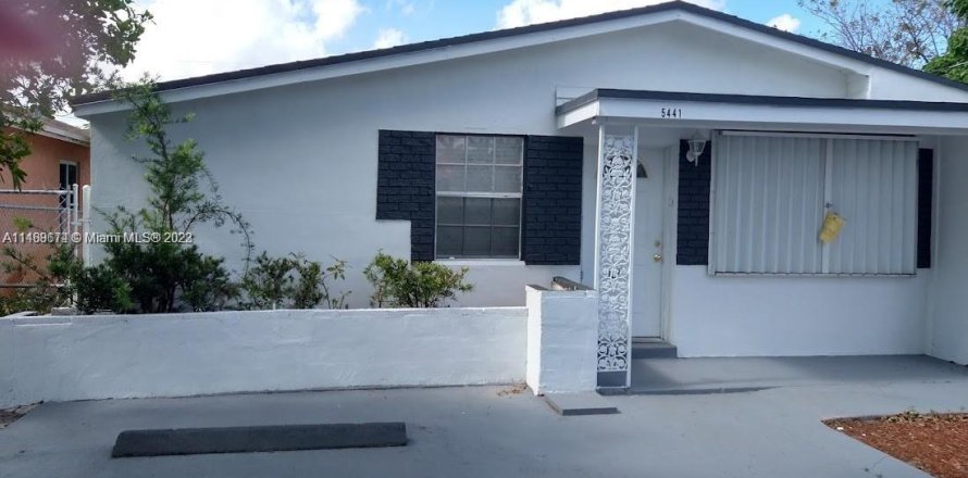 House in West Park, Florida 3 bedrooms, 112.6 sq.m. № 780391