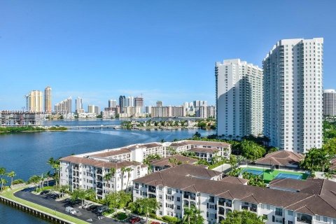 Condo in Aventura, Florida, 2 bedrooms  № 863483 - photo 18