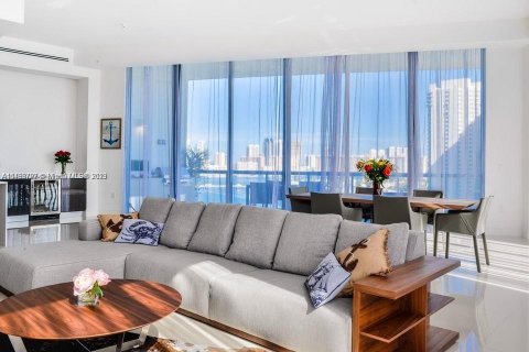 Condominio en venta en Aventura, Florida, 2 dormitorios, 195.37 m2 № 863483 - foto 2