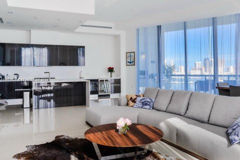 Condo in Aventura, Florida, 2 bedrooms  № 863483 - photo 1