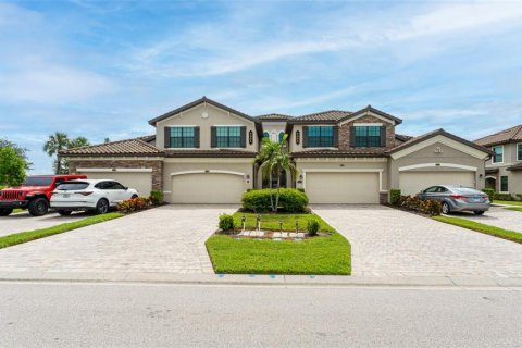 Copropriété à louer à Lakewood Ranch, Floride: 3 chambres, 196.02 m2 № 624039 - photo 2