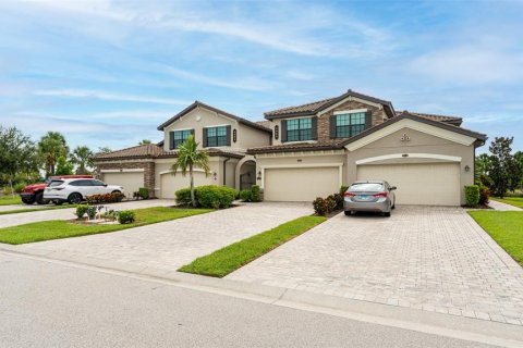 Copropriété à louer à Lakewood Ranch, Floride: 3 chambres, 196.02 m2 № 624039 - photo 1